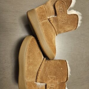UGG Chestnut Suede Boots with White Fur BABY SIZE 2/3 USED